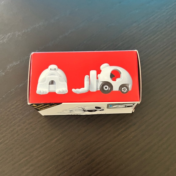 2 Tomica Disney Vehicles from the Collection: Toy Story, Baymax - Picture 2 of 4